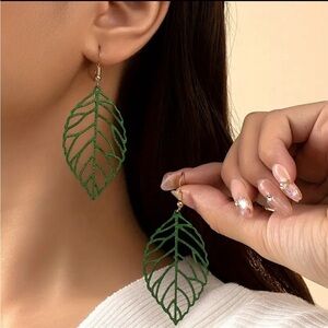 NWT! Chic Drop Earrings Hollow Leaf Design Match Daily Outfits Party.